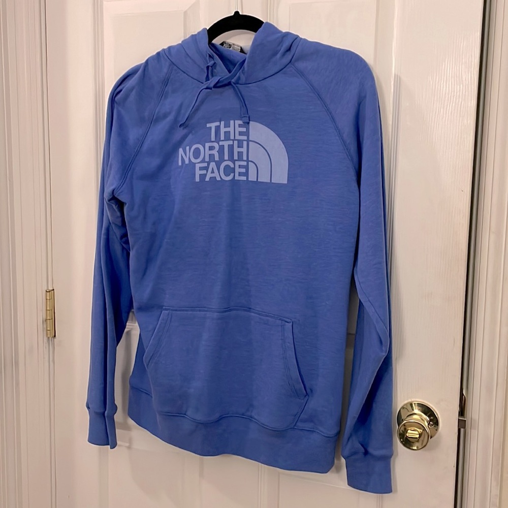 Cute baby blue North Face pullover hoodie, new, size L